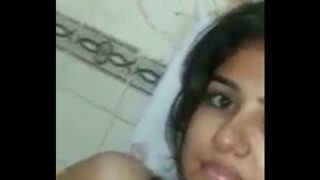 केरल की सेक्सी गरम जवान लड़की ने अपनी चूची बताई