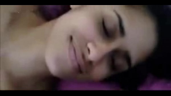 ब्लू फिल्म देखते हुए बीवी ने चेहरे पर लिया पति का कमशॉट