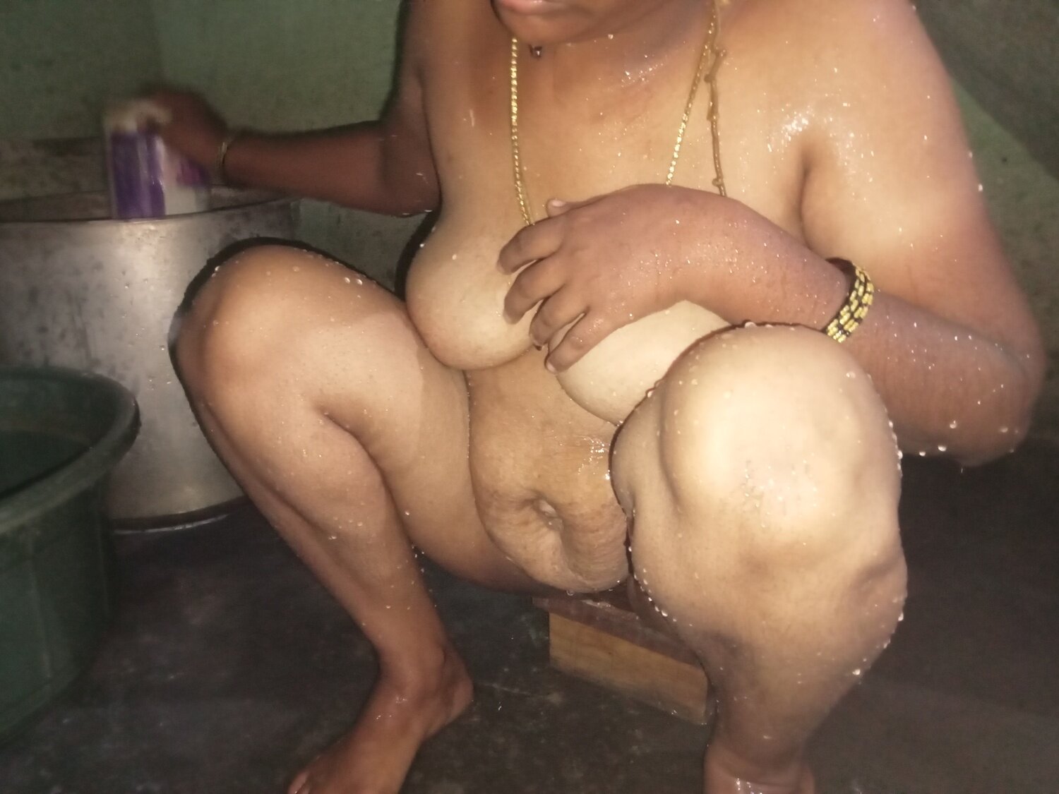 Desi aunty open bath