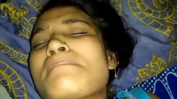 मराठी लड़की चीख पड़ी कुंवारी चूत में लंड घुसा तो सेक्स वीडियो