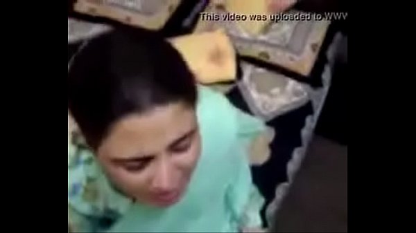 पडोसी लड़के के काले लंड को चूस के चुद गई भाभी जी