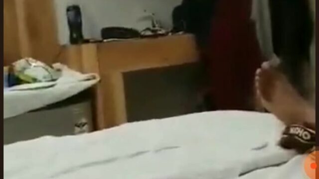 सट्टेबाजों के सामने नंगी नाचती लैसबियन लड़कियां