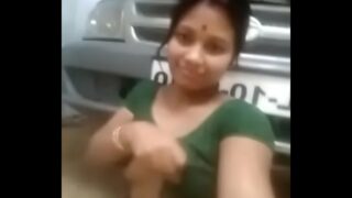 नंगी हो के बूब्स और चूत दिखा रही हैं मराठी भाभी वीडियो कॉल में