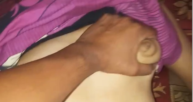 दोस्त की बेहन की टाइट चिकनी चुत की चुदाई