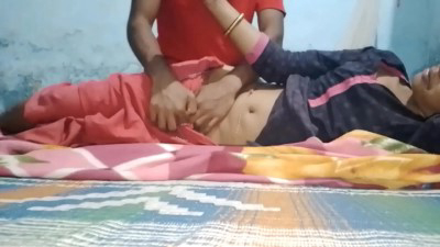 देसी भाभी के मोठे दूध को देवर ने मजे से दबाया – हिंदी बफ (सेक्स वीडियो)