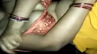 वायरल वीडियो: हॉर्नी आंटी ने मां से देसी चुदाई का मजा लिया – फॅमिली बफ