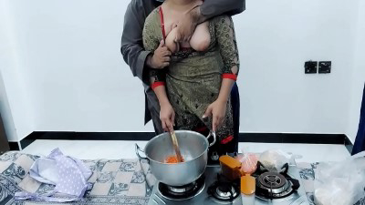 किचन मे सेक्सी भाभी से अनल सेक्स का मजा लेते हुए फ़क वीडियो (हॉट वीडियो)