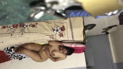 मजेदार: लड़की के नंगे जिस्म को उसके पडोसी ने सोते हुए देखा