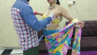 नाप देने के बहाने हॉट भाभी ने टेलर से छूट मरवै – देसी बफ (हॉट वीडियो)