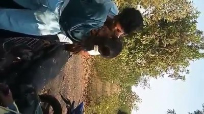 देसी वीडियो: आउटडोर एरिया मै कॉलेज गर्ल का बर्फ से हॉट किस मस्ती