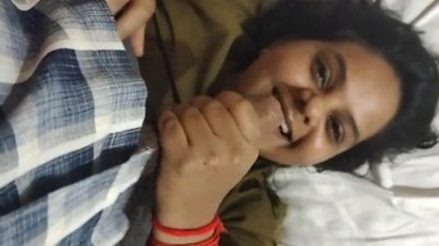 देसी वीडियो: ोयो रूम मे होटल गर्ल ने मस्त ब्लोजॉब दिया