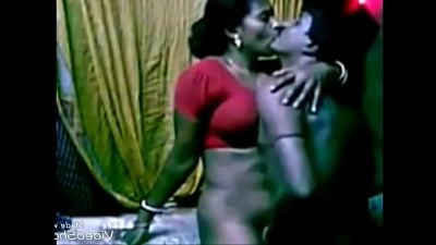 साड़ी मैं भाभी को पडोसी ने बड़े लुंड से पेल दिया (देसी चोदा चोदी)